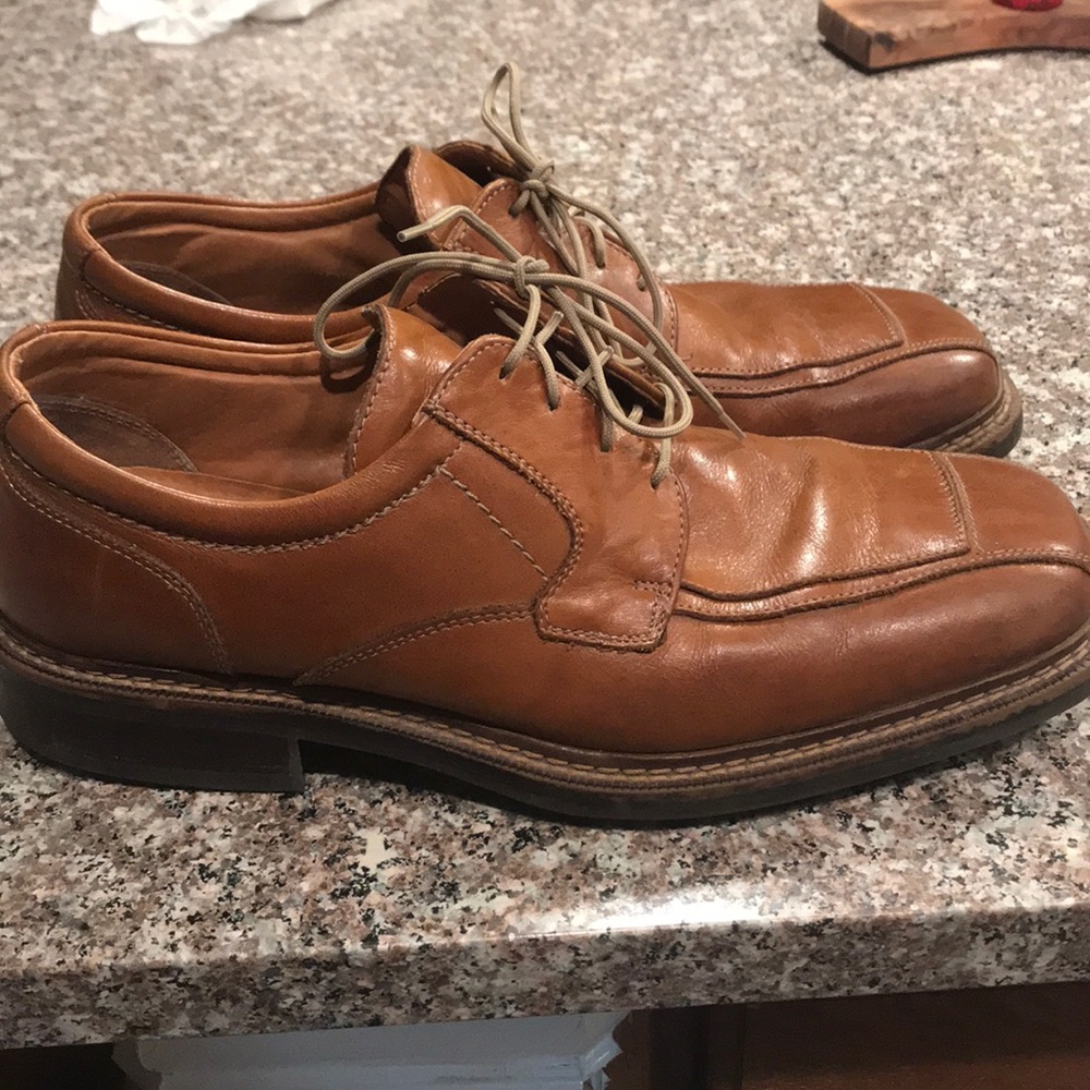 Dress shoes